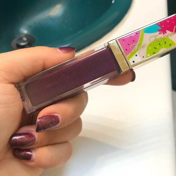 NIB TOO FACED WHO GIVES A FIG LIP GLAZE - Picture 3 of 4